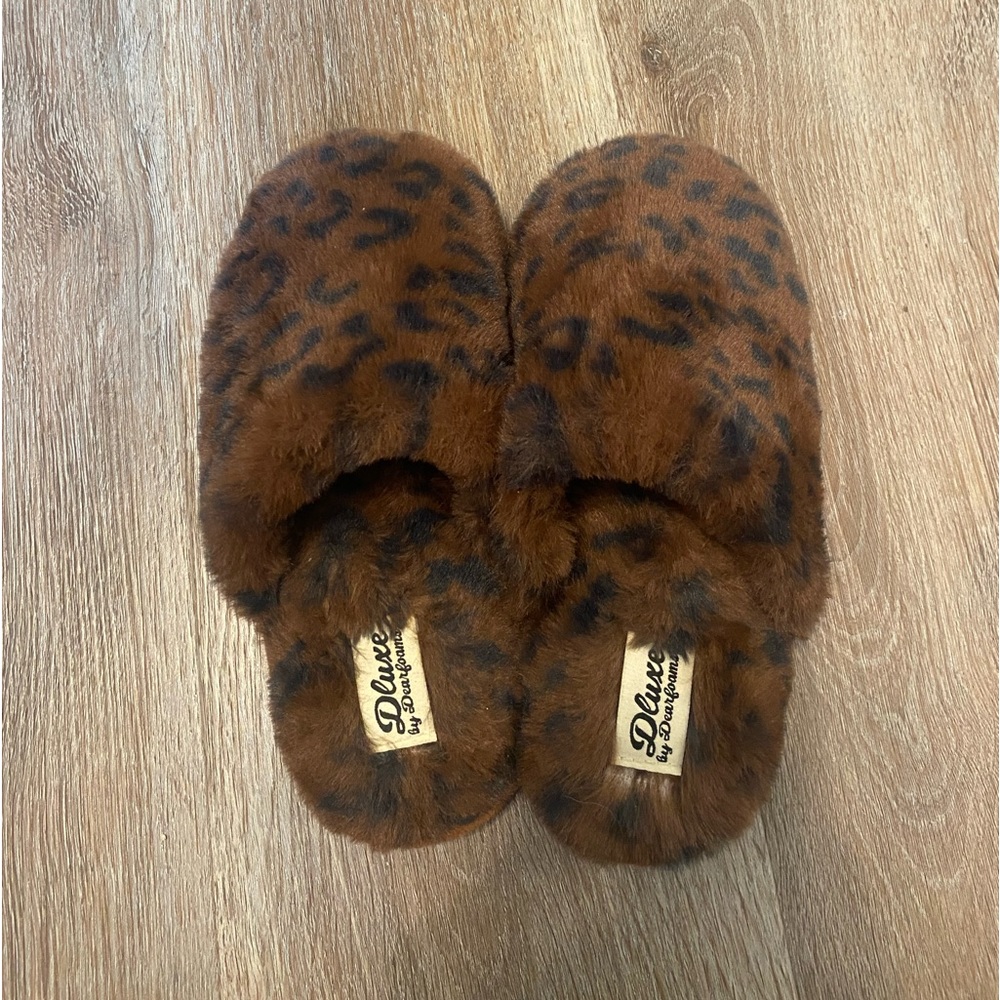 Leopard Dluxe by Dearfoam slippers. Lightly used size 5-6